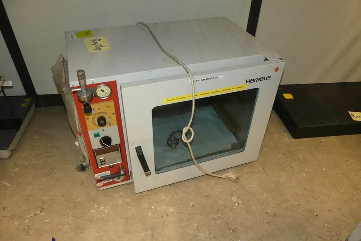 Heraeus Vakuum-Trockenschrank Typ: VT 5042 EK